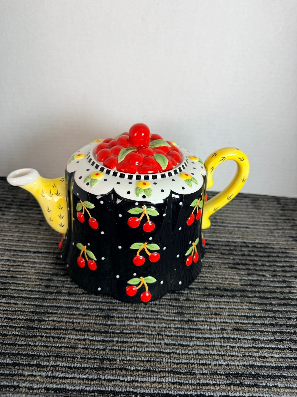 MARY ENGELBREIT CHERRY
TEAPOT - Picture 6 of 13